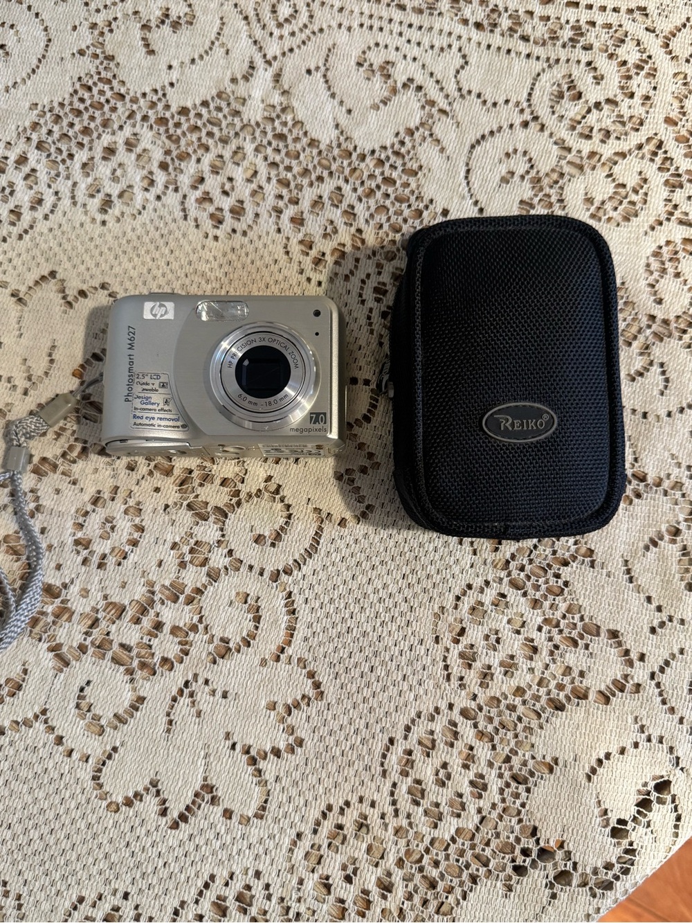 HP Silver Compact Digital Camera with Black Reiko Case